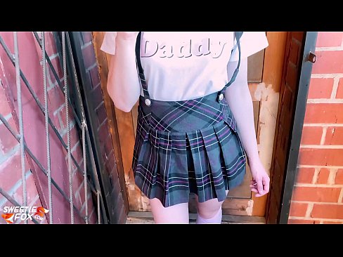 ❤️ Schoolgirl sucks a Dick go domhain agus fucks ionad ranganna. Porn  linn