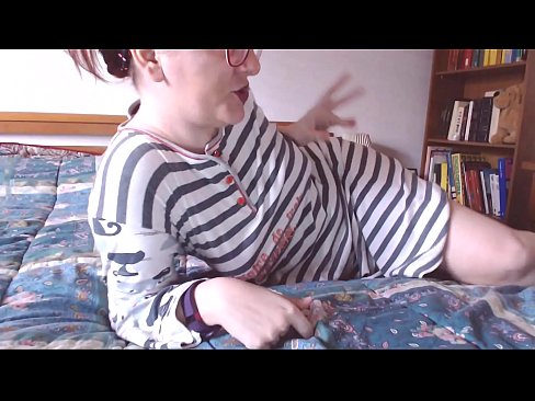 ❤️ Tóg an coileach mór dubh seo i do bhéal sclábhaí beag Porn  linn