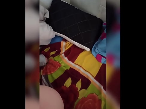 ❤️ Fanann mo chomhghleacaí seomra sa bhaile ina n-aonar mar go dtéann a fear céile ar saoire agus glacaim an deis í a fuck agus a asal a líonadh le bainne Porn linn