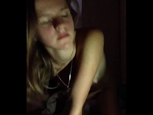 ❤️ Déanann cailín masturbates agus cums Porn linn
