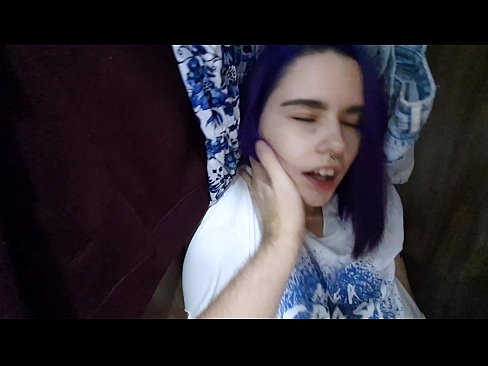 ❤️ Aimsíodh mo SIS sa closet agus chabhraigh sí cum Porn linn